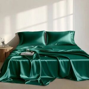 Madison Park Essentials Satin Luxury Solid Sheet Set, Queen Size, Emerald